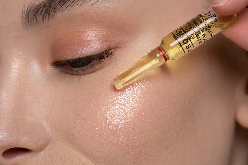 Dermatologists Say These Antioxidants Work Best for Sensitive Skin