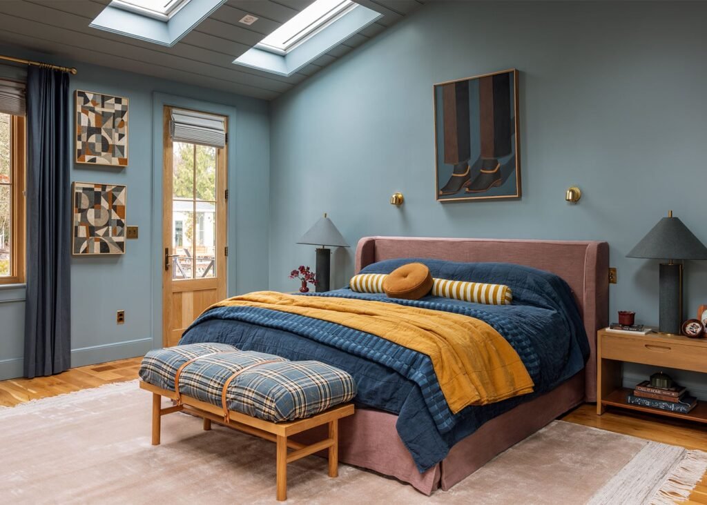 The Link Up: The Comfort Rom-Com Em Read On Spring Break, The Thrifting Show Caitlin Wants To Get Cast On, And The Perfect Spring Candles